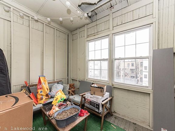 3rd image of 3727 N Lakewood Ave #724