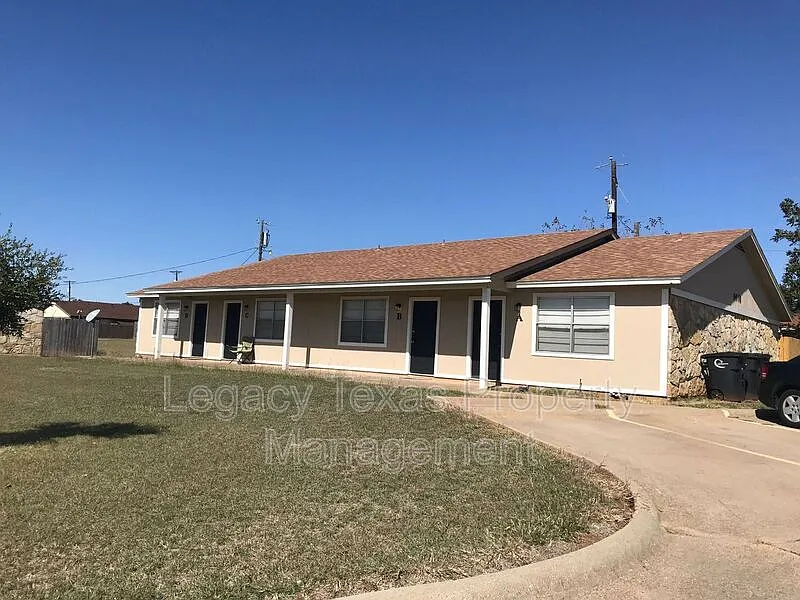1410 Courtney Pl #A