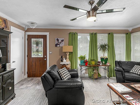 5th image of 3723 Hazelwood Ave SW