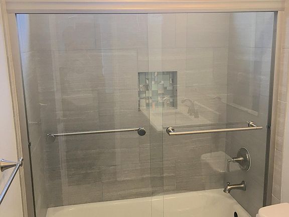 2nd image of 5743 Lexington Ave APT 3