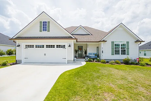 3940 Landings Cir Photo 1