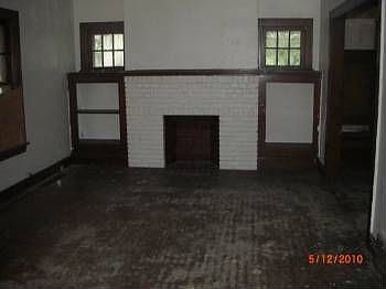 4th image of 12018 Angelus Ave