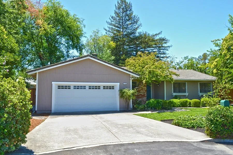 576 Hauth Ln photo 1
