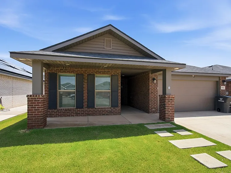 6822 Lonesome Dove Ln — Photo 3