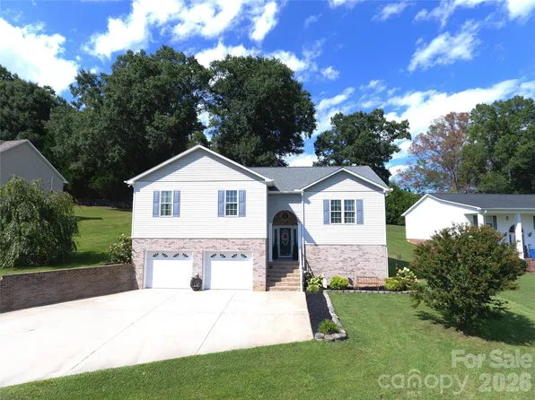 2135 Olde Farm Rd, Hudson, NC 28638