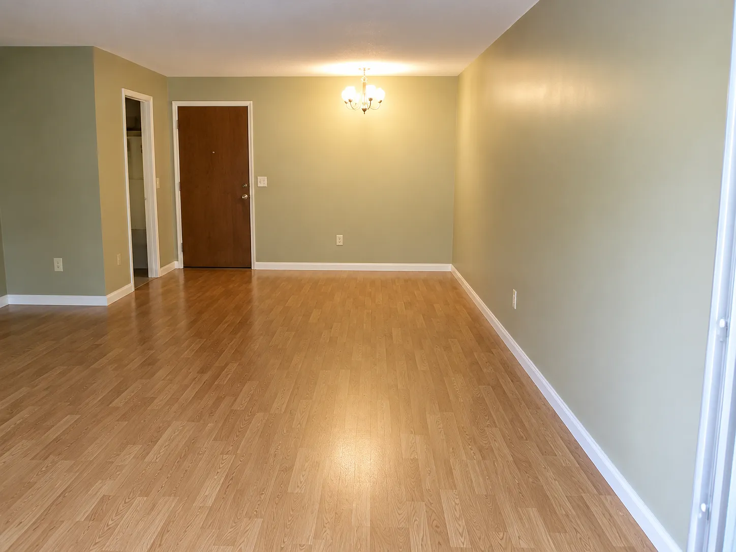 2 bed, 970 sqft, $1,900 — Photo 2