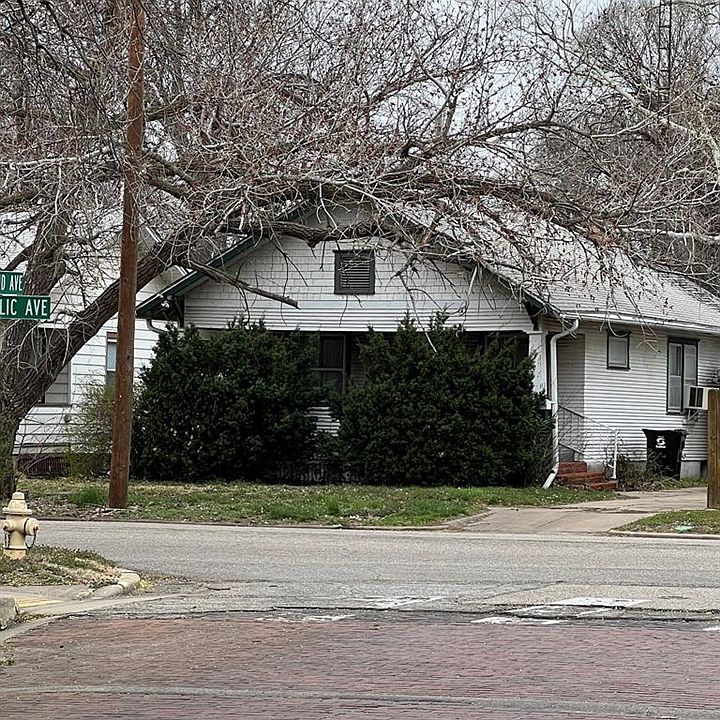1st image of 202 W Republic Ave