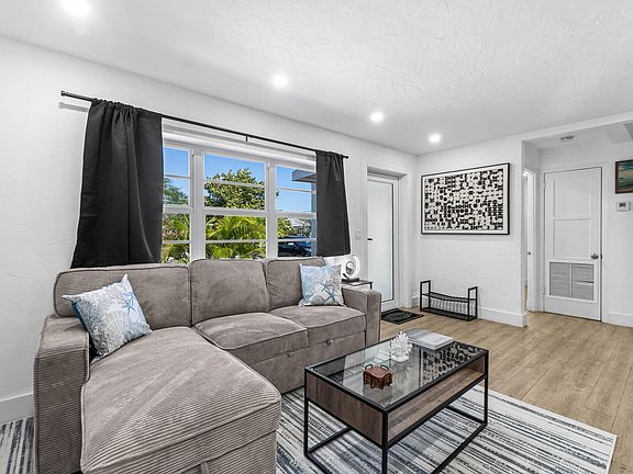 2nd image of 814 Franklin Rd