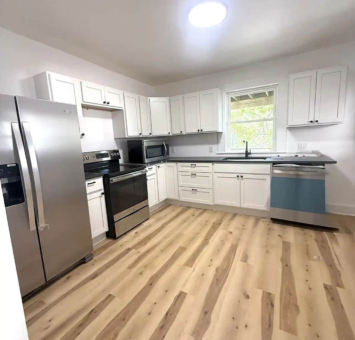 6 bed, 3.0 bath, 1920 sqft, $550 — Photo 1