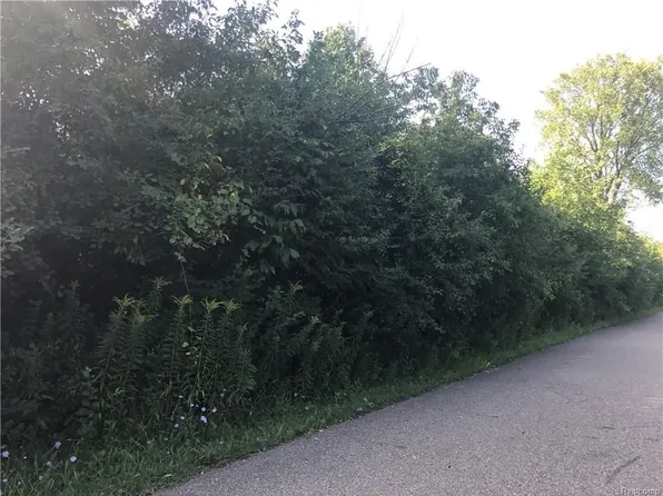 7440 Verona Dr, West Bloomfield, MI 48322