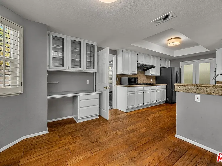 7513 W 83rd St — Photo 15