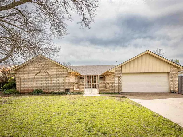 108 SE Berkshire Way, Lawton, OK 73501