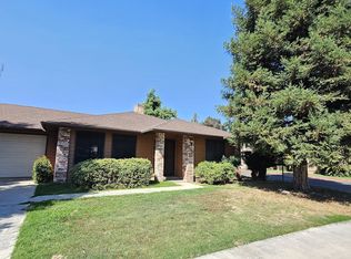 3507 S Oak View Dr, Visalia, CA 93277