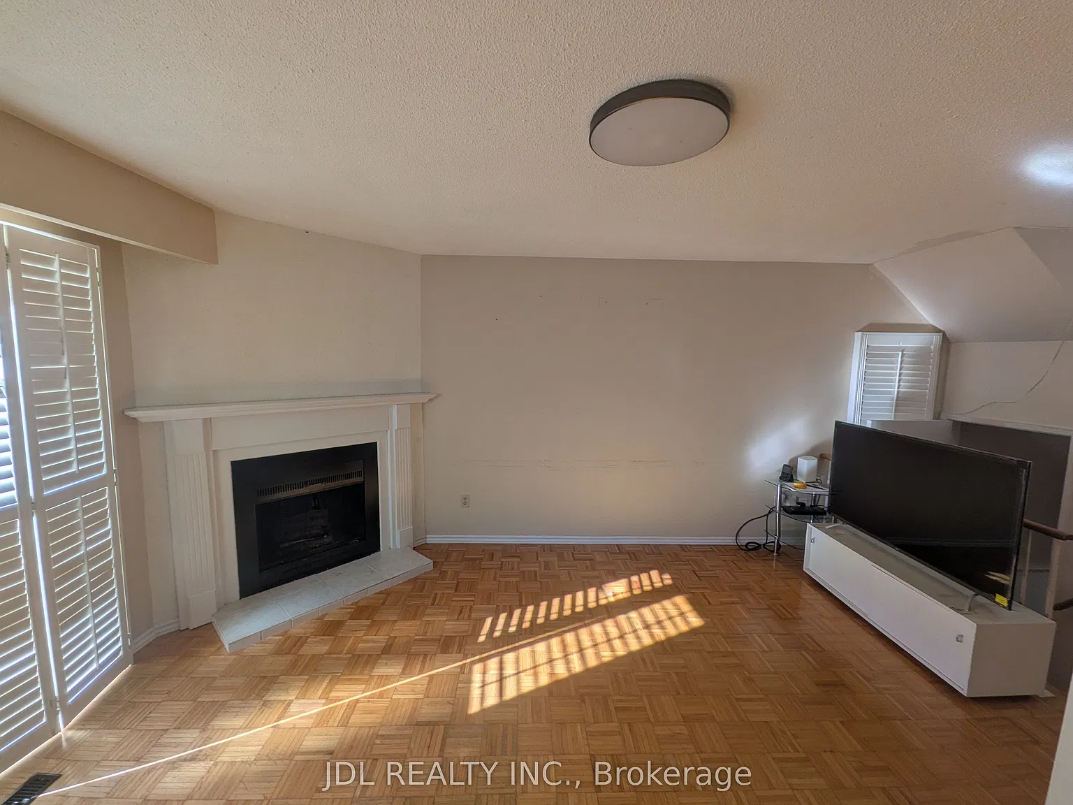 5 bed, $3,000 — Photo 3