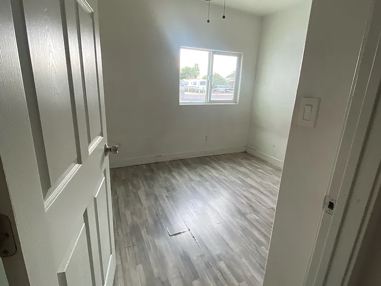 1802 W Vogel Ave #1 — Photo 4