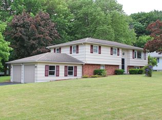 15 Lee Circle Dr, Rochester, NY 14626