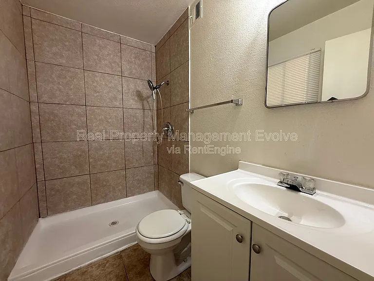 13829 N 48th Ave — Photo 15