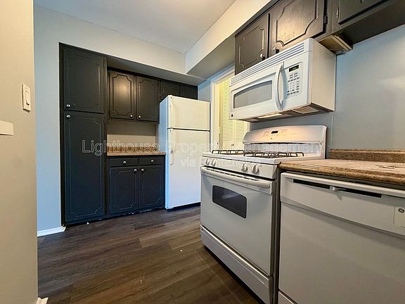 4th image of 510 Woodridge St NE #21