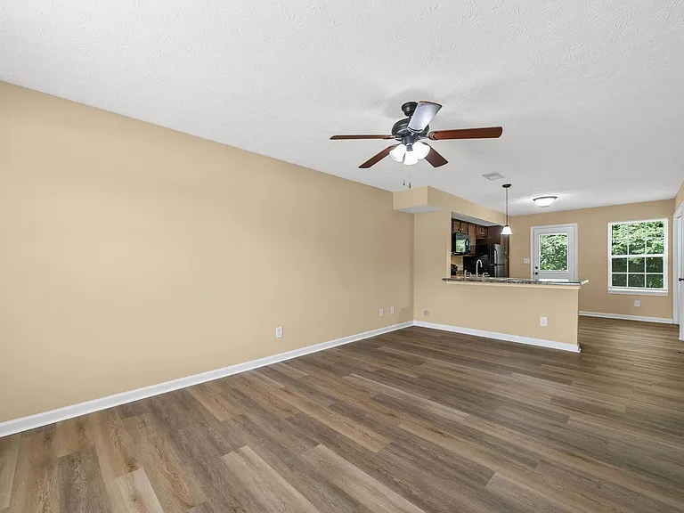 Mccormick Lane-2260 — Photo 6