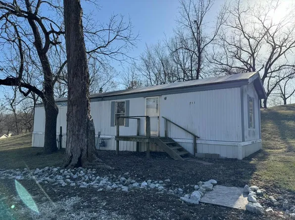 711 N Highland St, Milan, MO 63556