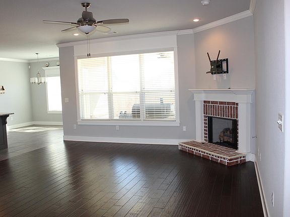 3rd image of 614 S 59th Pl