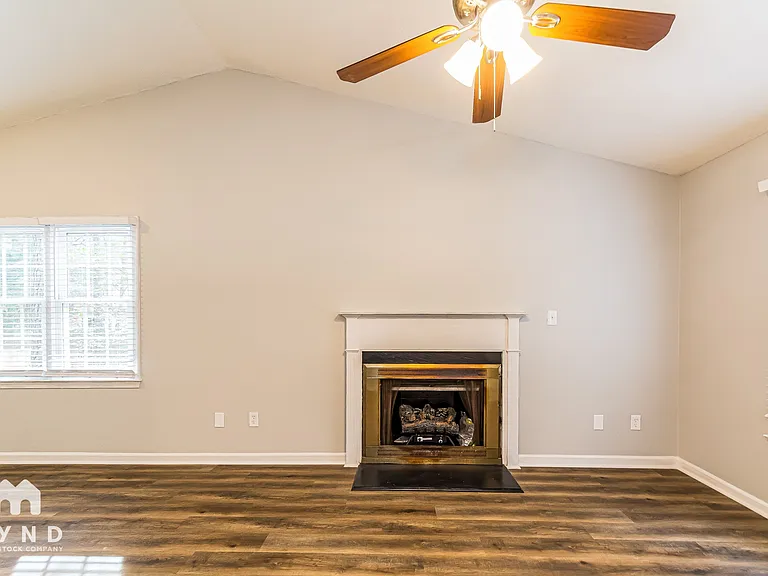 409 Crosspine Dr — Photo 4
