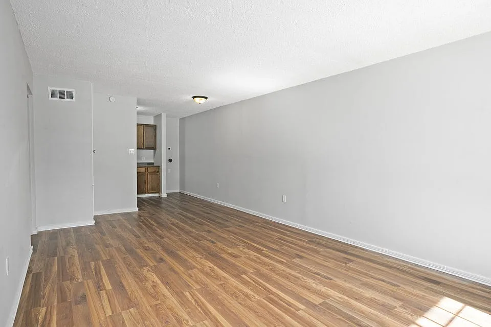 2 bed, $900 — Photo 4