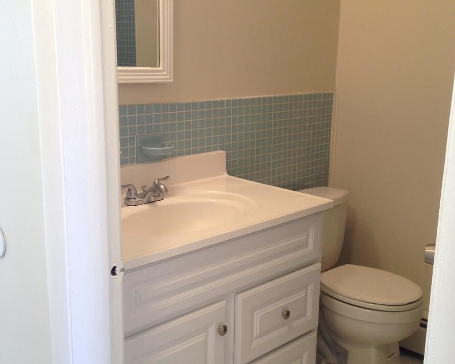1st image of 1562 Simpson Ave