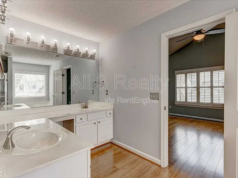 2540 Alvecot Cir — Photo 11