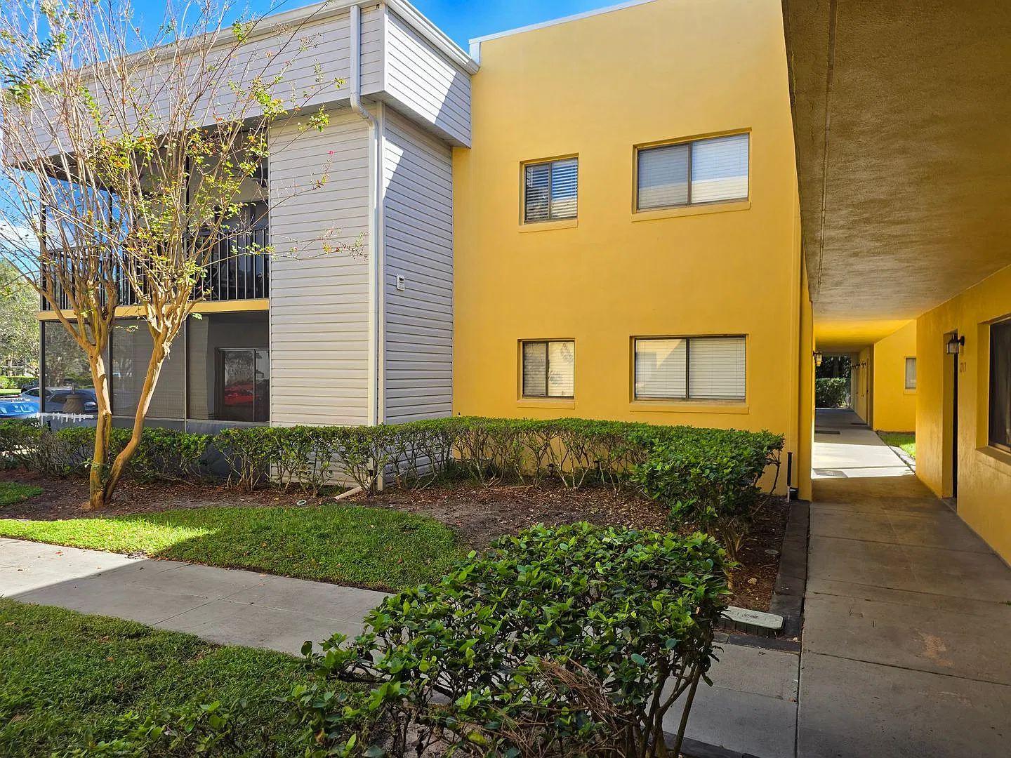 2-Bedroom First Floor Condo in Lakeview Condominiums | Orlando — Photo 2