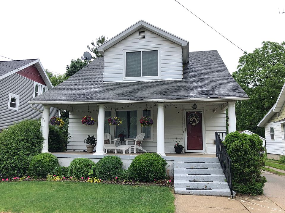 1st image of 651 Lincoln Ave NW