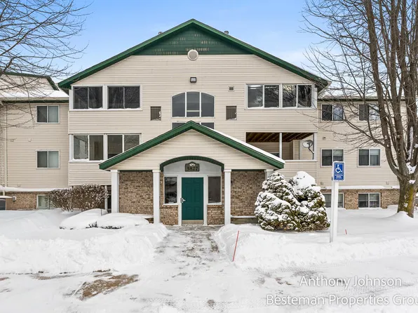 5827 Crosswinds Dr Unit 22, Norton Shores, MI 49444