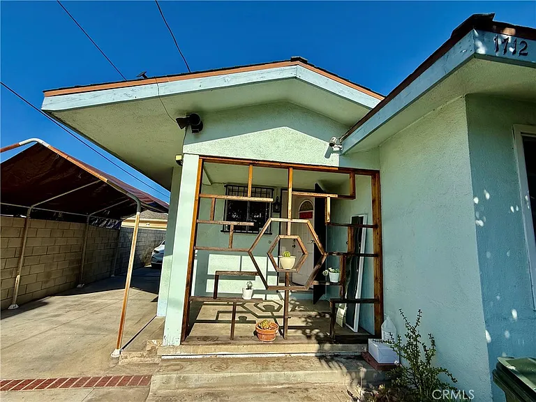 1712 Walnut St — Photo 3