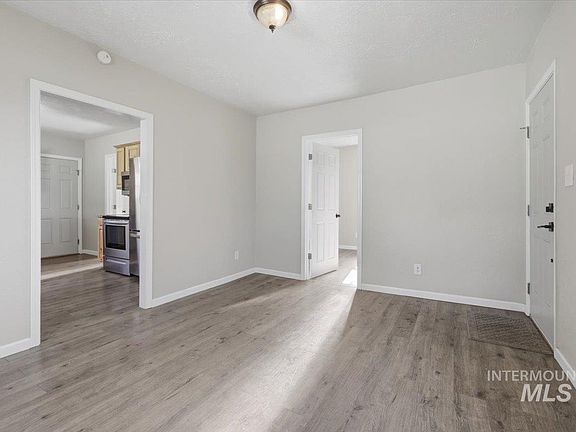 4th image of 284 Fargo Ave