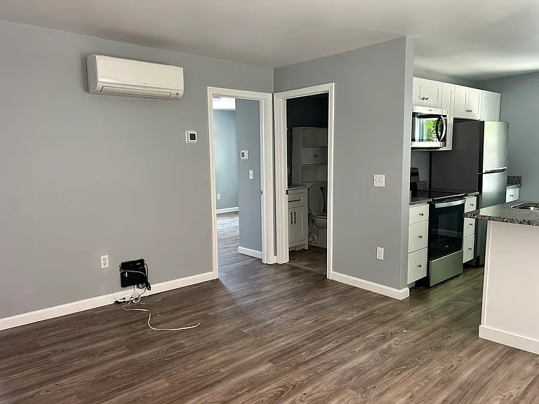 121 Tell St #1R — Photo 8