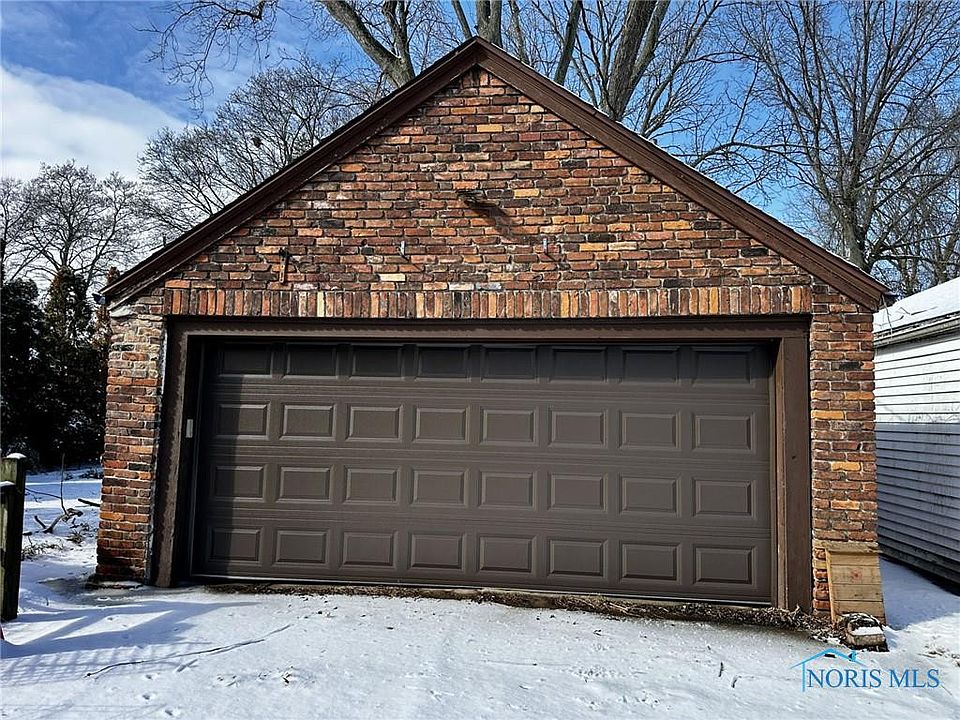 2nd image of 2070 Eastbrook Dr