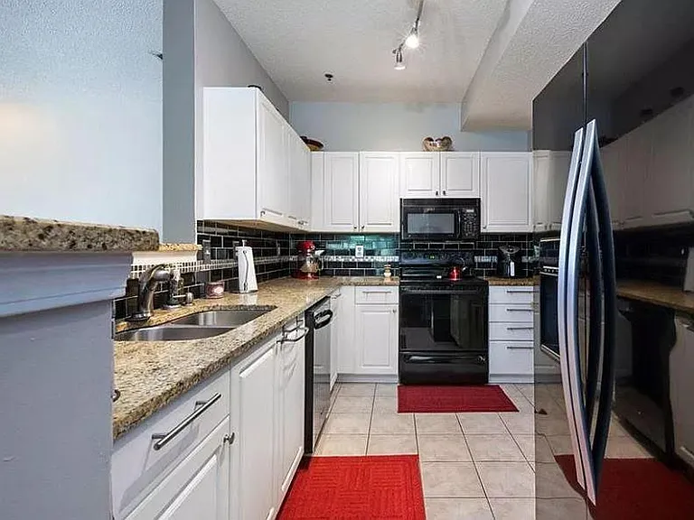 910 Spring Heights Ln SE — Photo 2