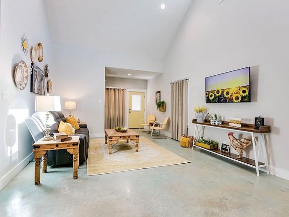 4th image of 2303 W Beauregard Ave #B