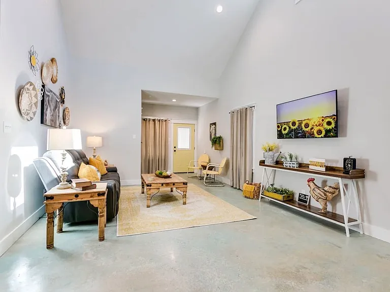 2303 W Beauregard Ave #B — Photo 4