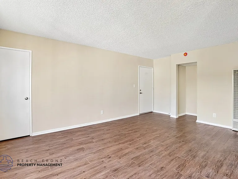 2521 Mathews Ave — Photo 5
