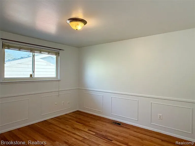 8912 Ardel Dr — Photo 12