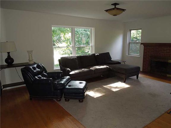 3rd image of 5920 N Parker Ave