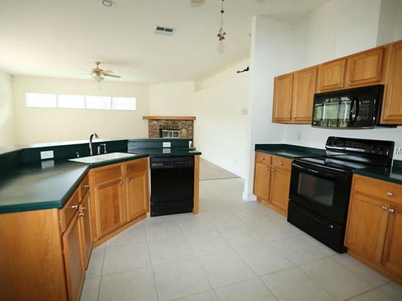 4th image of 4604 Marcia Oaks Ln