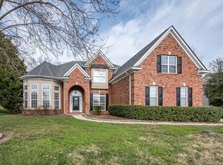 8206 Avanti Dr, Waxhaw, NC 28173