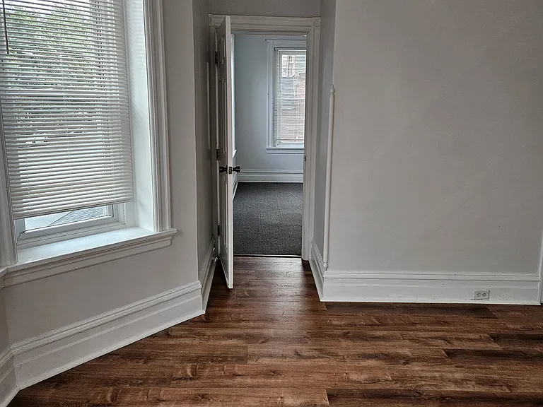 145 E North St — Photo 4