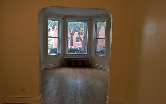 3rd image of 6066 N Paulina St #2