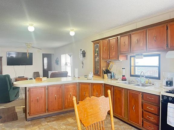 4th image of 4047 Kelly Dr