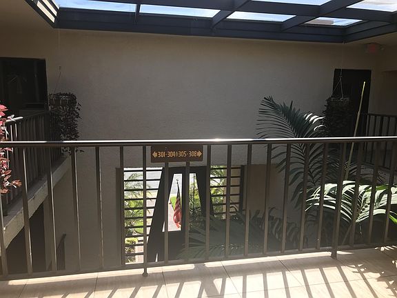 4th image of 1800 SW Saint Lucie Blvd #302