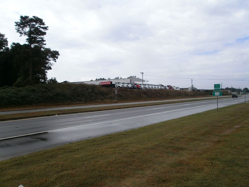 2nd image of 2103 Athens Hwy