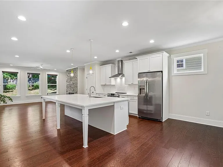 875 Beryl St SW — Photo 4